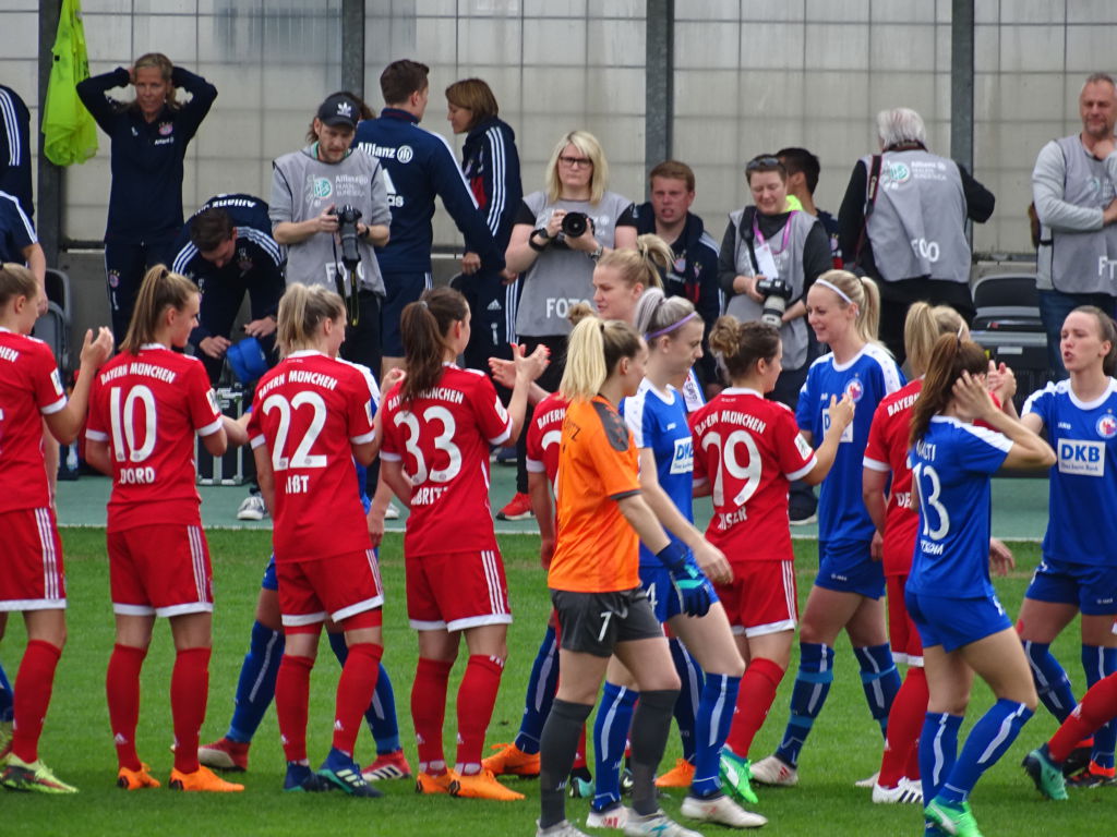 Schlagabtausch vor Spielbeginn